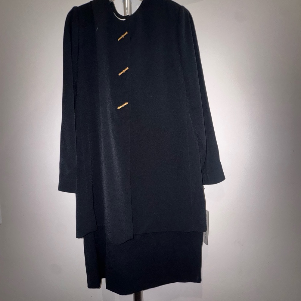 Evan Picone Black Women's Long Sleeve Shift Dress with Gold Accent